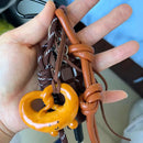 Chaveiro Pretzel & Chocolate | Pingente Decorativo para Bolsas e Chaves