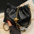 Bolsa Hobo Feminina Plissada com Corrente