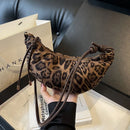 Bolsa Hobo Animal Print Veludo