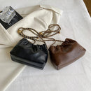 Bolsa Hobo Feminina Plissada com Corrente