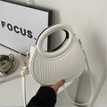 Bolsa Shell Feminina Elegance com Textura Listrada