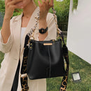 Bolsa Bucket Feminina Premium com Corrente e Lenço