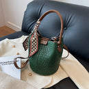 Bolsa Bucket Elegance Feminina com Lenço e Alça Ajustável