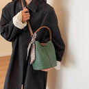 Bolsa Bucket Elegance Feminina com Lenço e Alça Ajustável