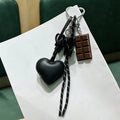 Pingente Decorativo para Bolsas Coração em Couro PU