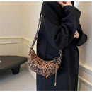 Bolsa Hobo Animal Print Veludo