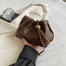 Bolsa Hobo Feminina Plissada com Corrente