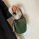 Bolsa Bucket Elegance Feminina com Lenço e Alça Ajustável
